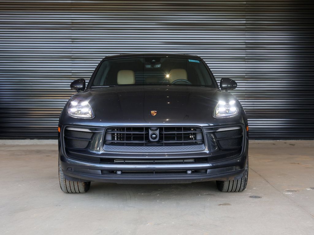Certified 2026 Porsche Macan AWD/4WD image 10