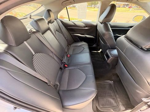 Used 2019 Toyota Camry SE image 32