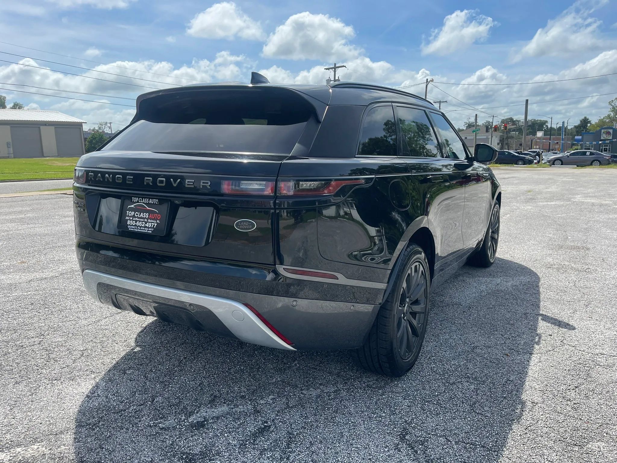 Used 2018 Land Rover Range Rover Velar R-Dynamic SE AWD/4WD image 4
