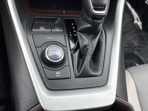 Used 2024 Toyota RAV4 Limited w/ Advanced Technology Package image 32