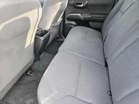 Used 2018 Toyota Tacoma TRD Sport RWD image 28