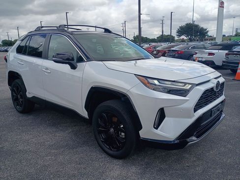 Used 2025 Toyota RAV4 XSE w/ Advanced Technology Package AWD/4WD image 4
