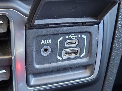 Used 2022 Jeep Gladiator Overland w/ Trailer Tow Package image 13