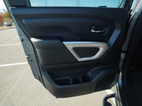 Used 2024 Nissan Titan SV w/ SV Convenience Package image 16