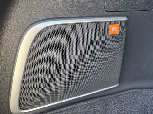 Used 2021 Toyota Venza Limited image 19