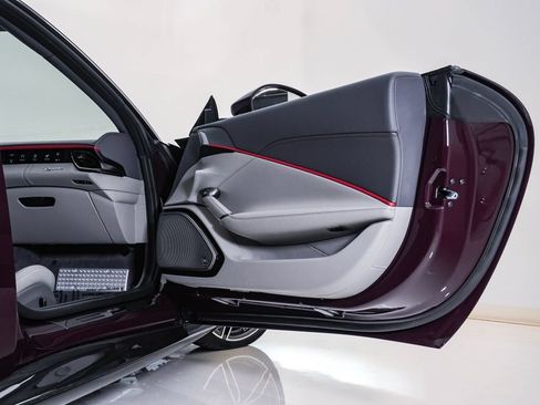 Used 2022 Ferrari Roma RWD image 17