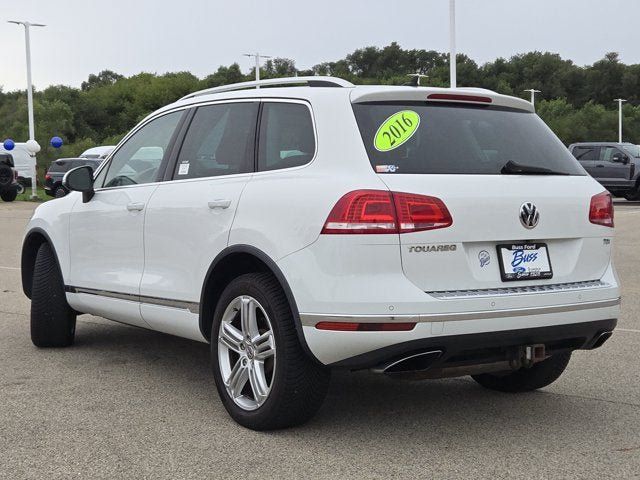 Used 2016 Volkswagen Touareg Sport AWD/4WD image 9
