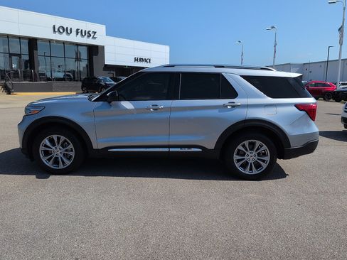 Used 2023 Ford Explorer Limited AWD/4WD image 4