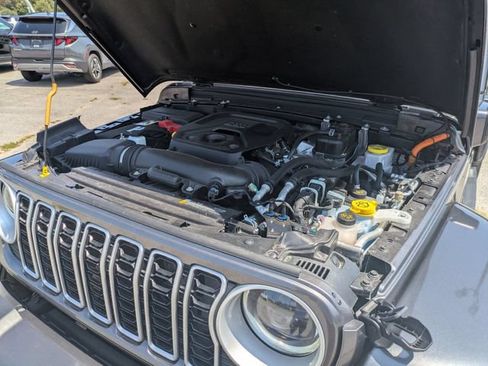 Used 2025 Jeep Wrangler Unlimited Sahara AWD/4WD image 37