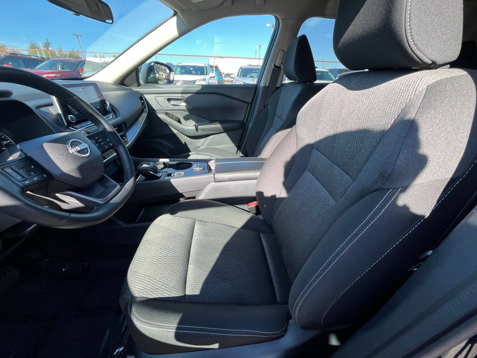 Used 2025 Nissan Rogue SV AWD/4WD image 28