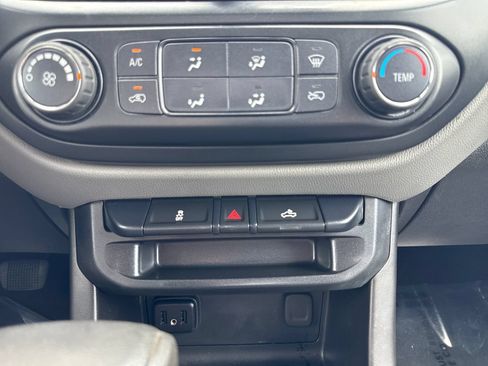 Used 2020 Chevrolet Colorado W/T RWD image 21
