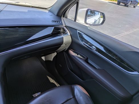 Used 2021 Cadillac XT6 Premium Luxury image 15