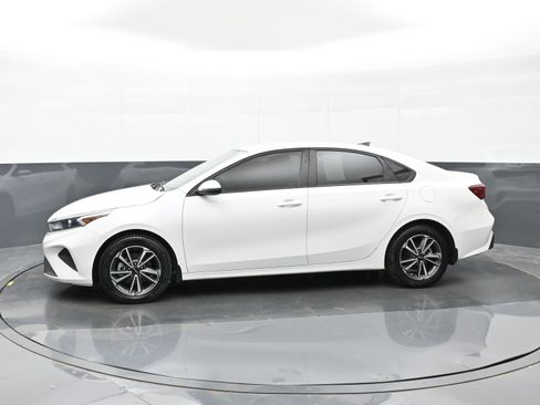 Used 2023 Kia Forte LXS w/ LXS Technology Package FWD image 9