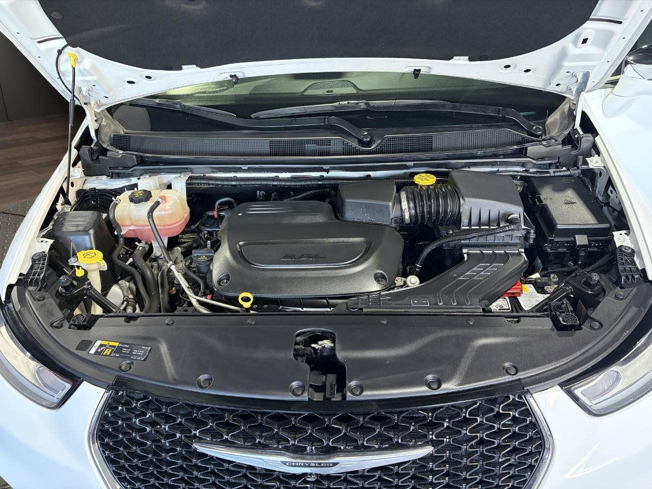 Used 2022 Chrysler Pacifica Limited FWD image 22