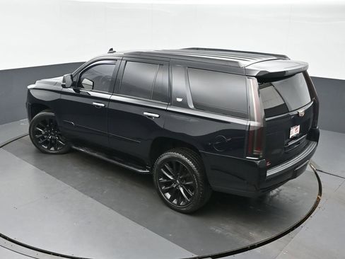 Used 2020 Cadillac Escalade Luxury w/ Escalade Sport Edition image 35