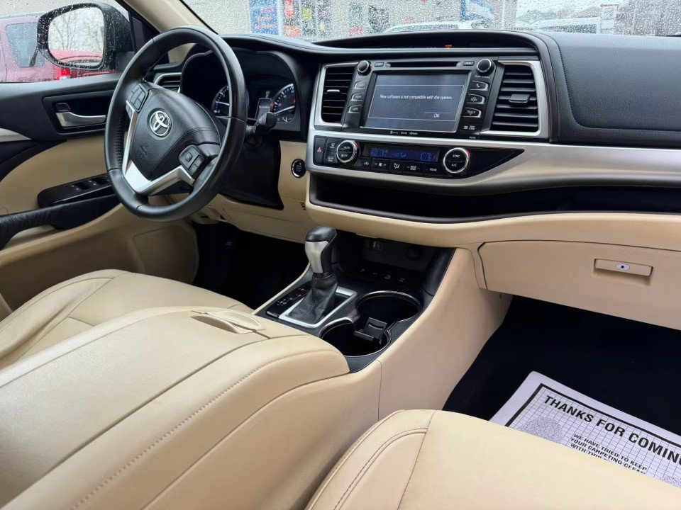 Used 2016 Toyota Highlander XLE AWD/4WD image 21