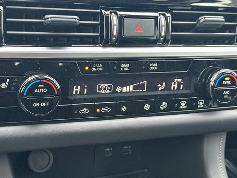 New 2025 Nissan Pathfinder SV w/ SV Premium Package image 25