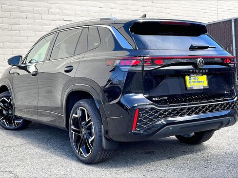 New 2026 Volkswagen Tiguan SEL R-Line image 2