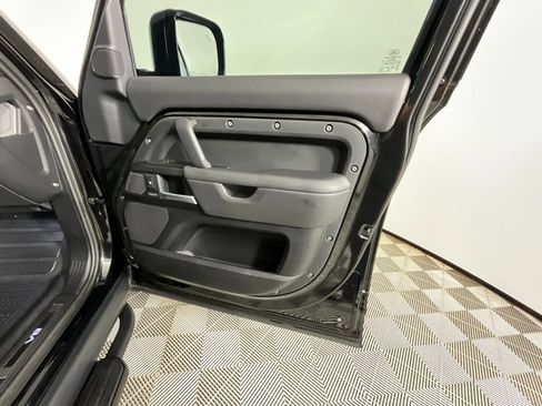 Used 2025 Land Rover Defender 130 V8 image 23