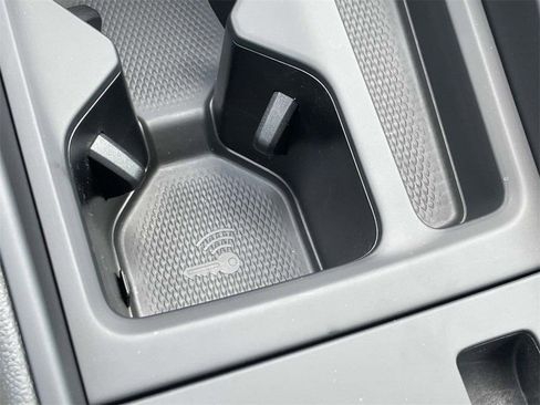 New 2025 Volkswagen Tiguan SE image 28