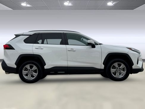 Used 2022 Toyota RAV4 XLE AWD/4WD image 7