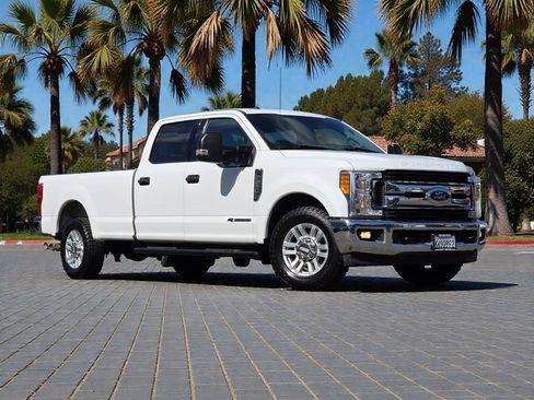 Used 2017 Ford F250 XLT w/ XLT Value Package image 2
