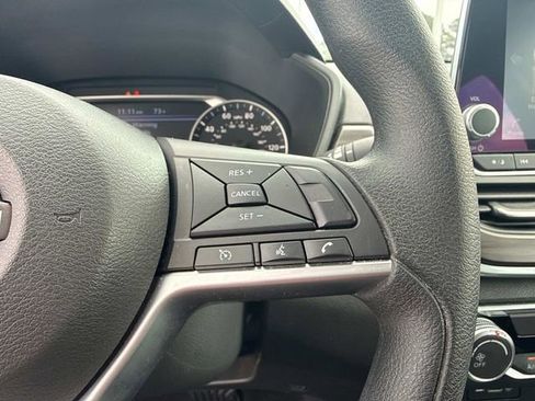 Used 2025 Nissan Altima 2.5 SV FWD image 30