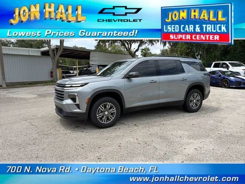Used 2026 Chevrolet Traverse LT w/ Driver Confidence Package FWD image 2