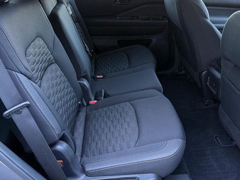 Used 2023 Nissan Pathfinder S image 29