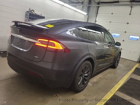 Used 2018 Tesla Model X 100D image 3