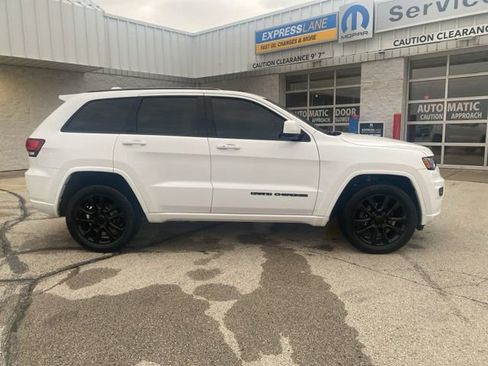 Certified 2018 Jeep Grand Cherokee Altitude image 2