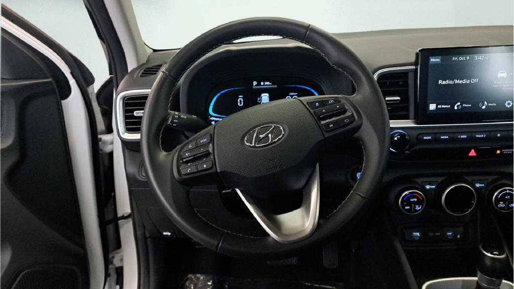Used 2026 Hyundai Venue SEL FWD image 31