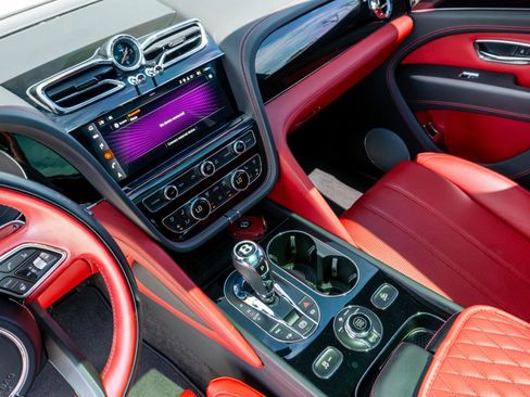 Used 2023 Bentley Bentayga image 15