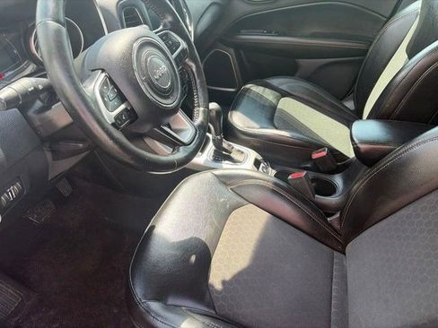 Used 2020 Jeep Compass Latitude w/ Cold Weather Group AWD/4WD image 11