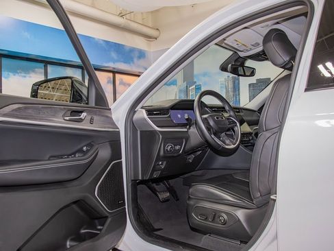 Used 2022 Jeep Grand Cherokee Limited image 13