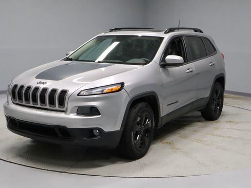 Used 2016 Jeep Cherokee Latitude w/ Comfort/Convenience Group AWD/4WD image 7