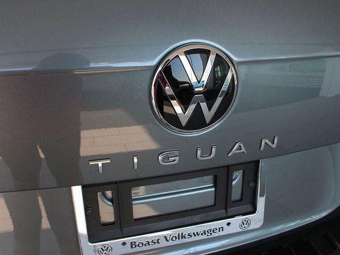 Used 2024 Volkswagen Tiguan SE R-Line image 53
