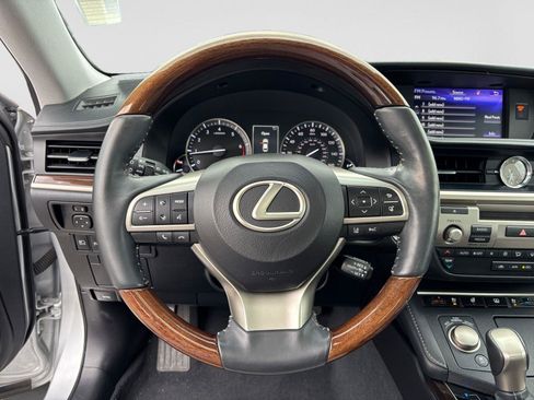 Used 2017 Lexus ES 350 w/ Luxury Package FWD image 12
