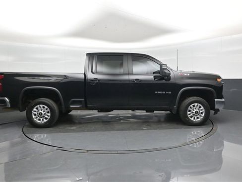 Used 2024 Chevrolet Silverado 2500 LT w/ Z71 Off-Road Package image 2