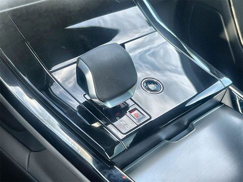 Used 2025 Land Rover Range Rover Sport SE image 27