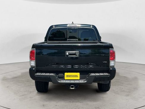 Used 2020 Toyota Tacoma TRD Sport w/ Blackout Package AWD/4WD image 4