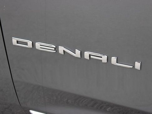 Used 2021 GMC Yukon XL Denali w/ Denali Premium Package AWD/4WD image 16