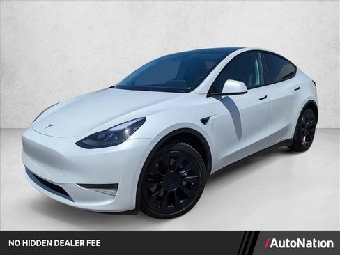 Used 2024 Tesla Model Y Long Range AWD/4WD image 1