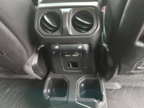 Used 2022 Jeep Gladiator Rubicon w/ Trailer Tow Package AWD/4WD image 21