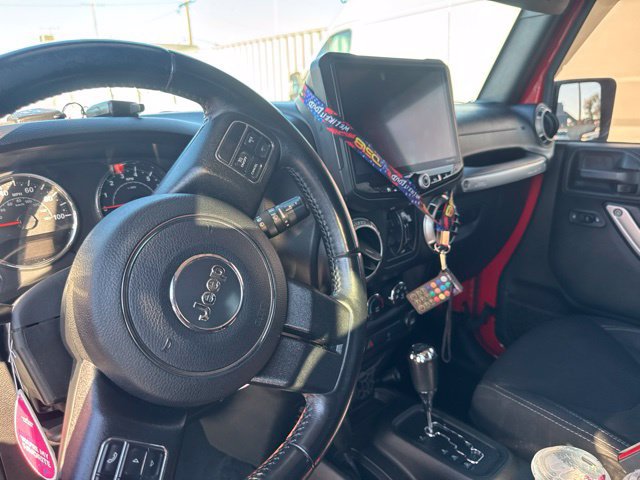 Used 2018 Jeep Wrangler Unlimited Sahara w/ Connectivity Group AWD/4WD image 10