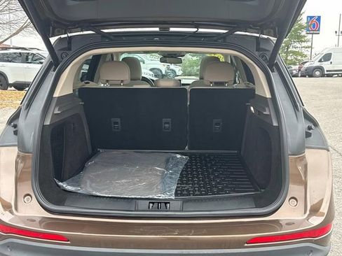 Used 2022 Lincoln Corsair Standard w/ Premium Package image 14