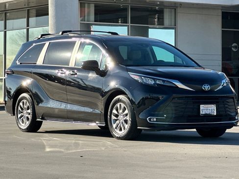 Used 2024 Toyota Sienna XLE image 8