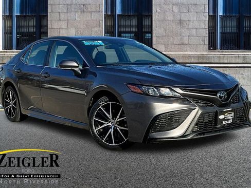 Used 2023 Toyota Camry SE image 1