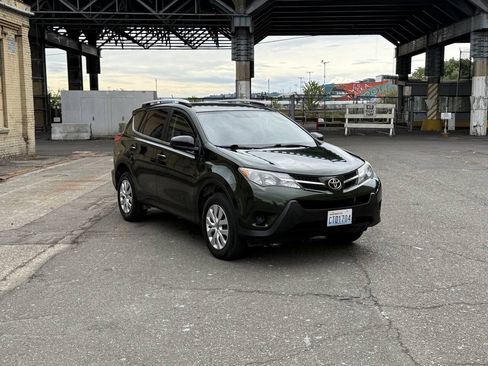 Used 2013 Toyota RAV4 LE AWD/4WD image 6
