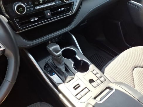 Certified 2024 Toyota Highlander LE image 29